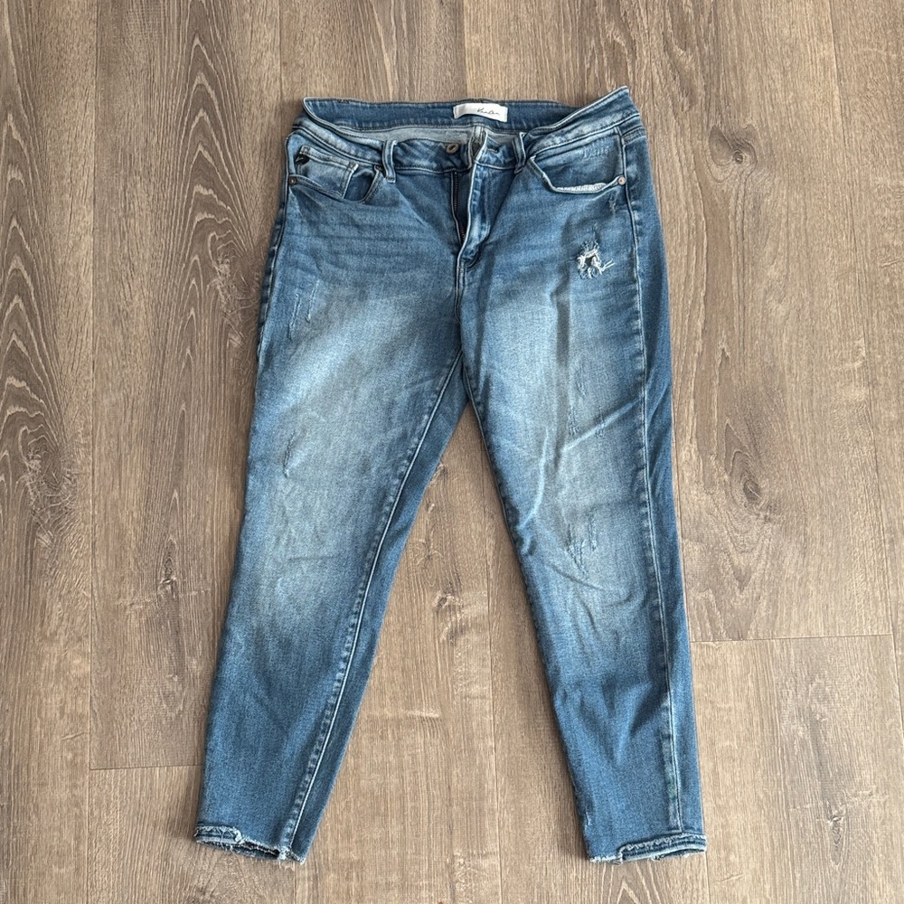 KanCan Distressed Blue Cropped Jeans